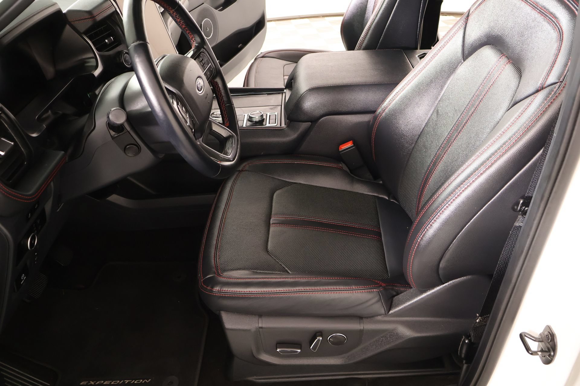 Used 2023 Ford Expedition Limited AWD/4WD image 11