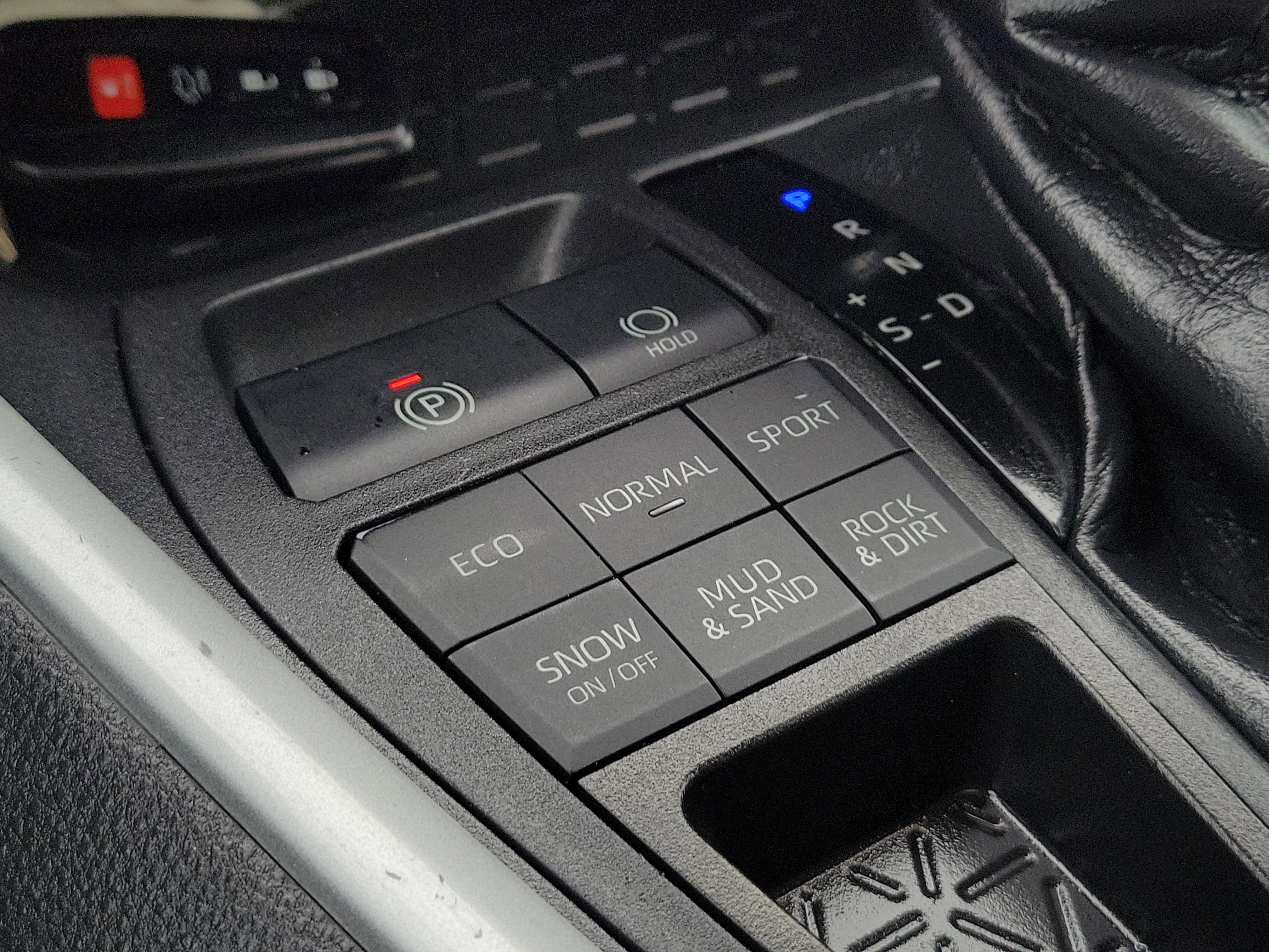 Used 2020 Toyota RAV4 XLE Premium image 34