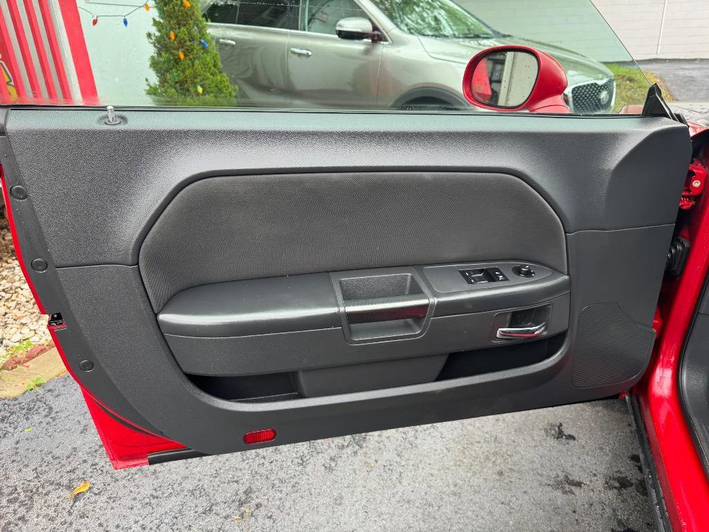 Used 2011 Dodge Challenger RWD image 9