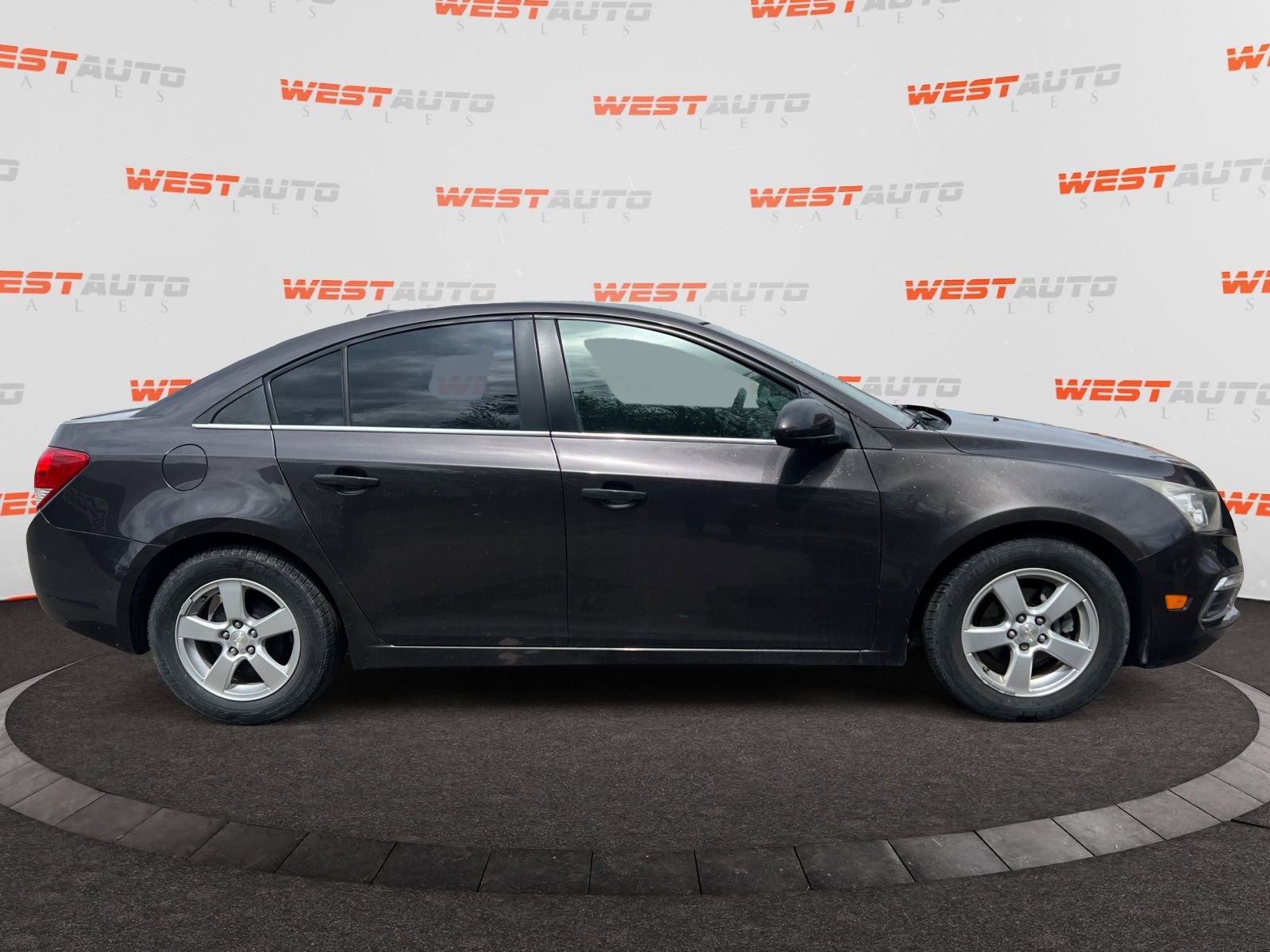 Used 2016 Chevrolet Cruze LT w/ Technology Package image 6