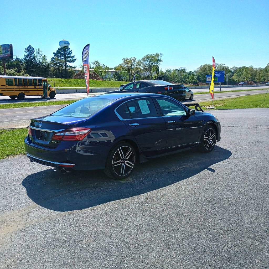 Used 2017 Honda Accord Sport image 5