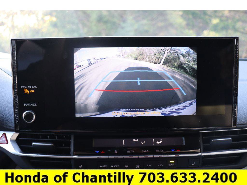 Used 2025 Toyota Sienna XLE AWD/4WD image 15