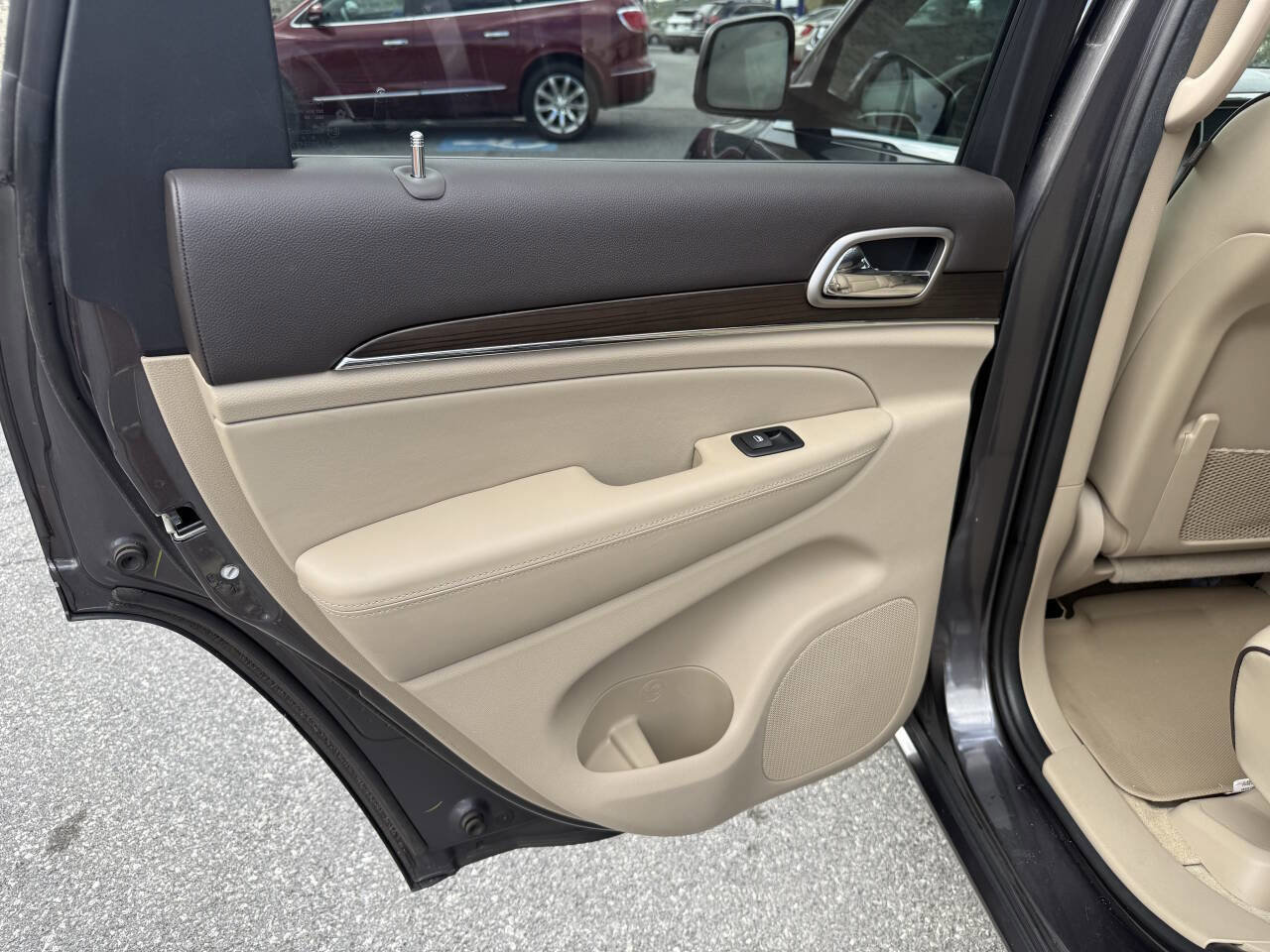 Used 2016 Jeep Grand Cherokee Overland image 13