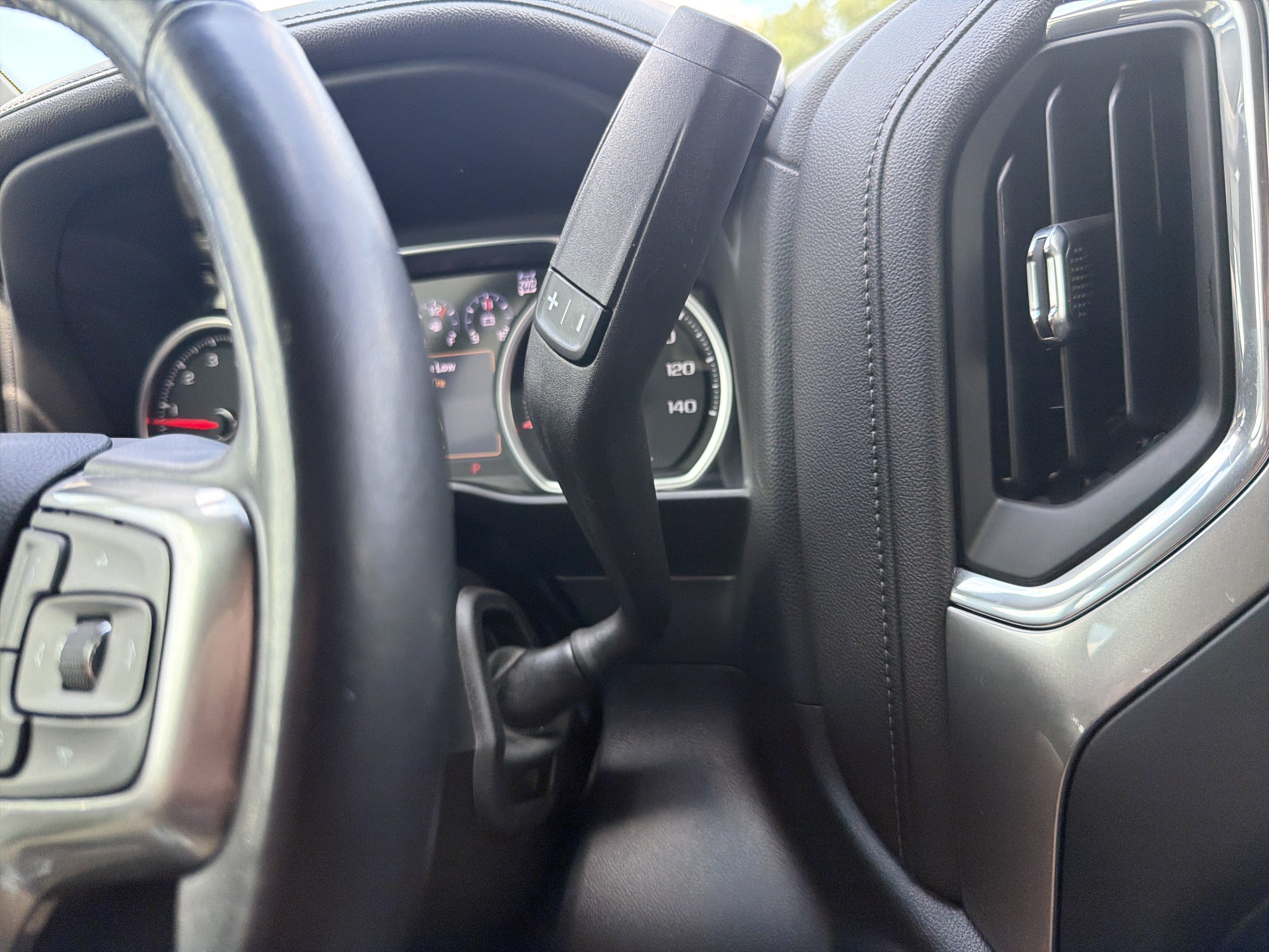 Used 2022 Chevrolet Silverado 1500 LTZ w/ LTZ Premium Package AWD/4WD image 27