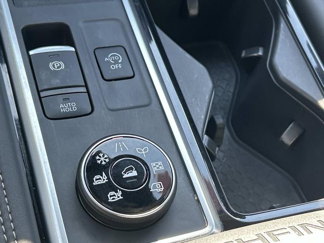 Used 2024 Nissan Pathfinder Platinum image 33