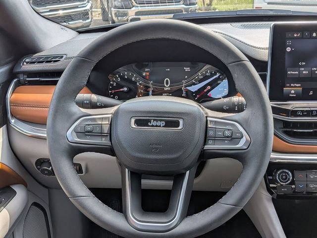 Used 2023 Jeep Compass Limited image 17