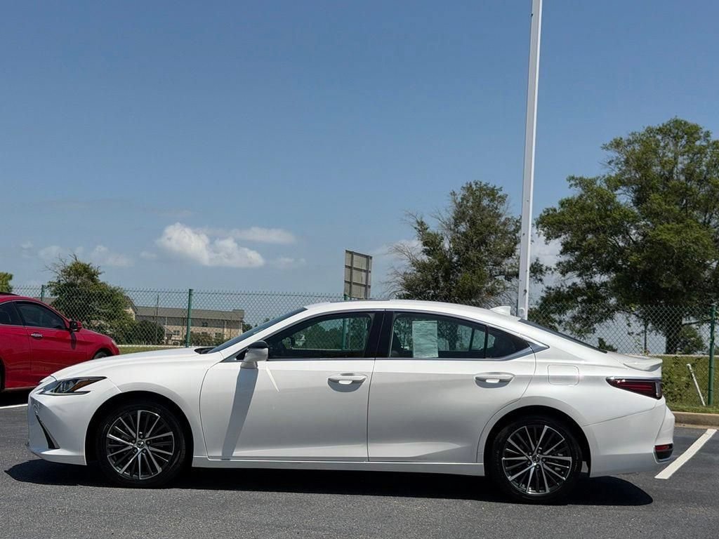 Used 2024 Lexus ES 300h w/ Premium Package FWD image 4