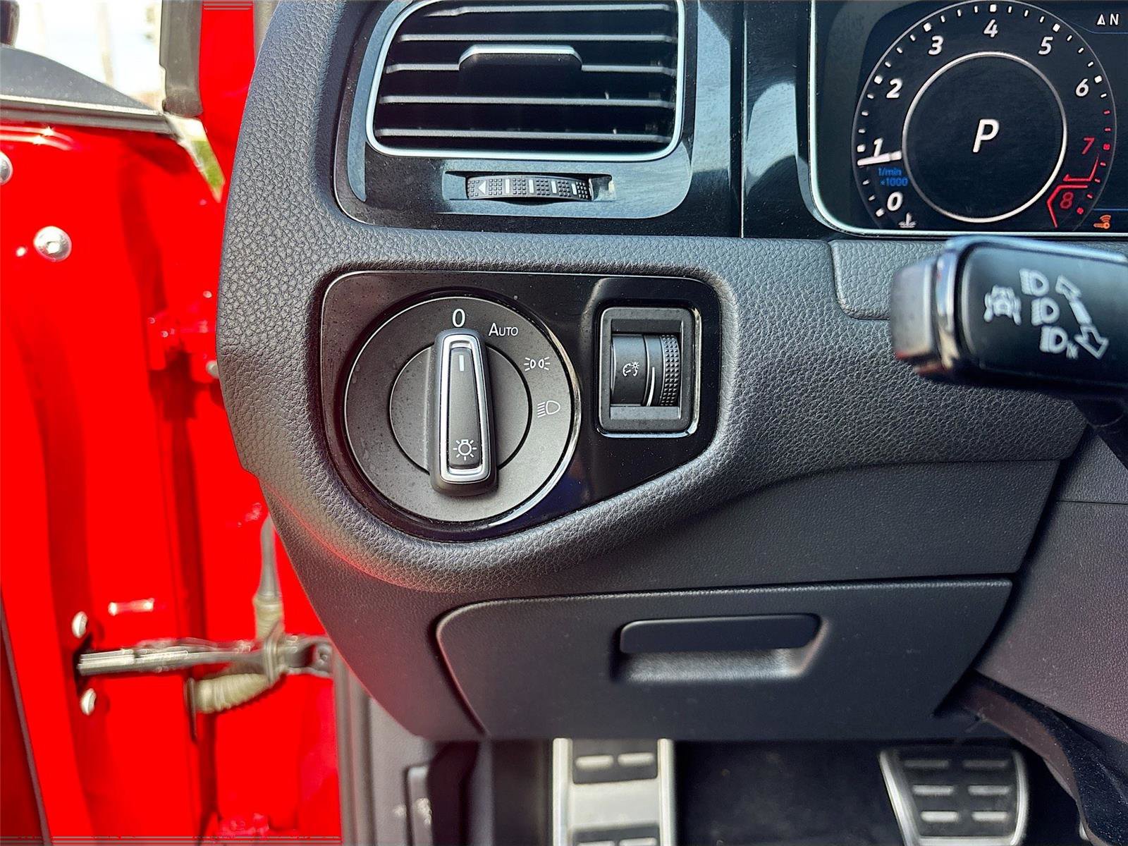 Used 2018 Volkswagen Golf 4-Door image 11