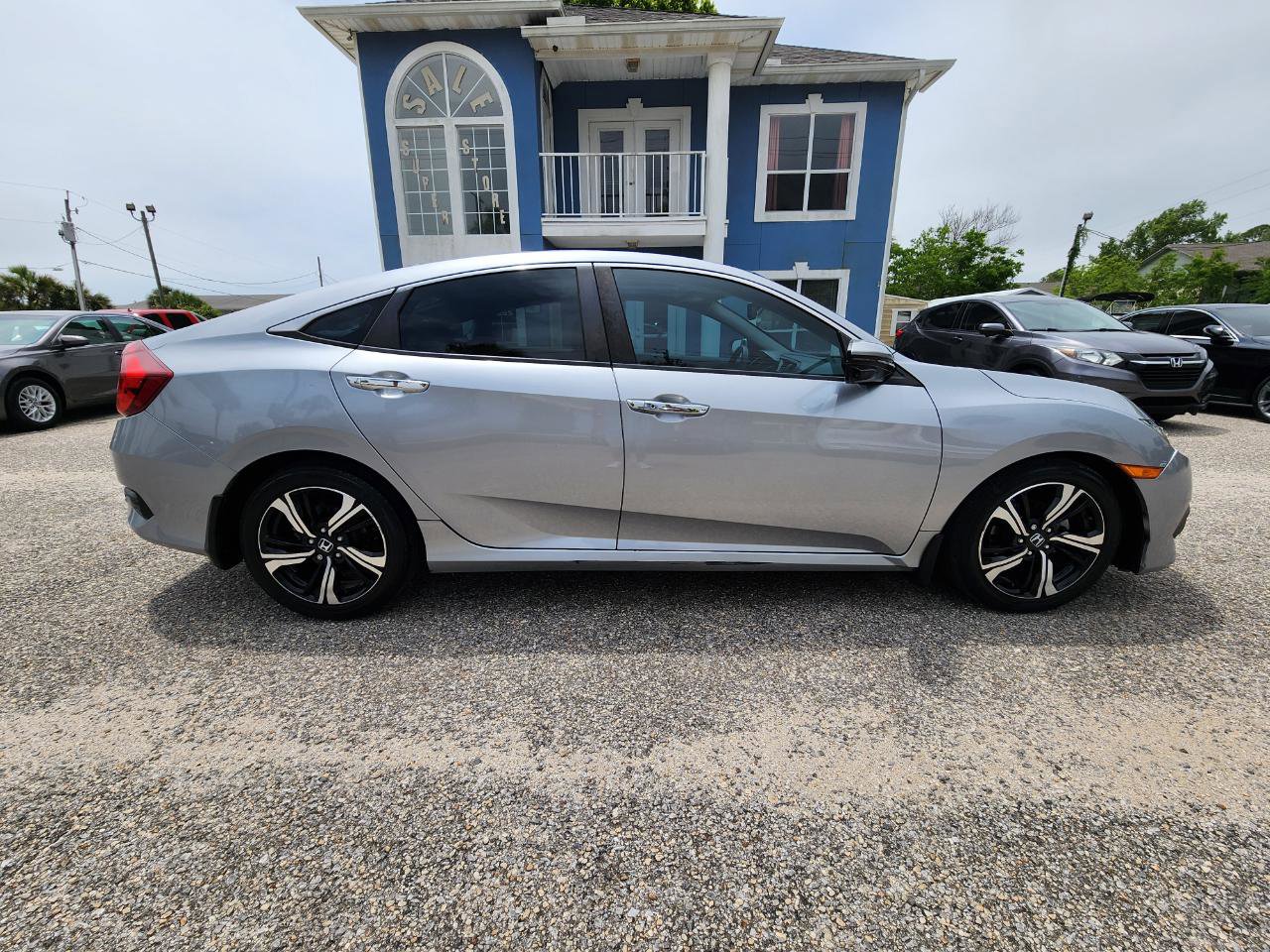 Used 2017 Honda Civic Touring image 6