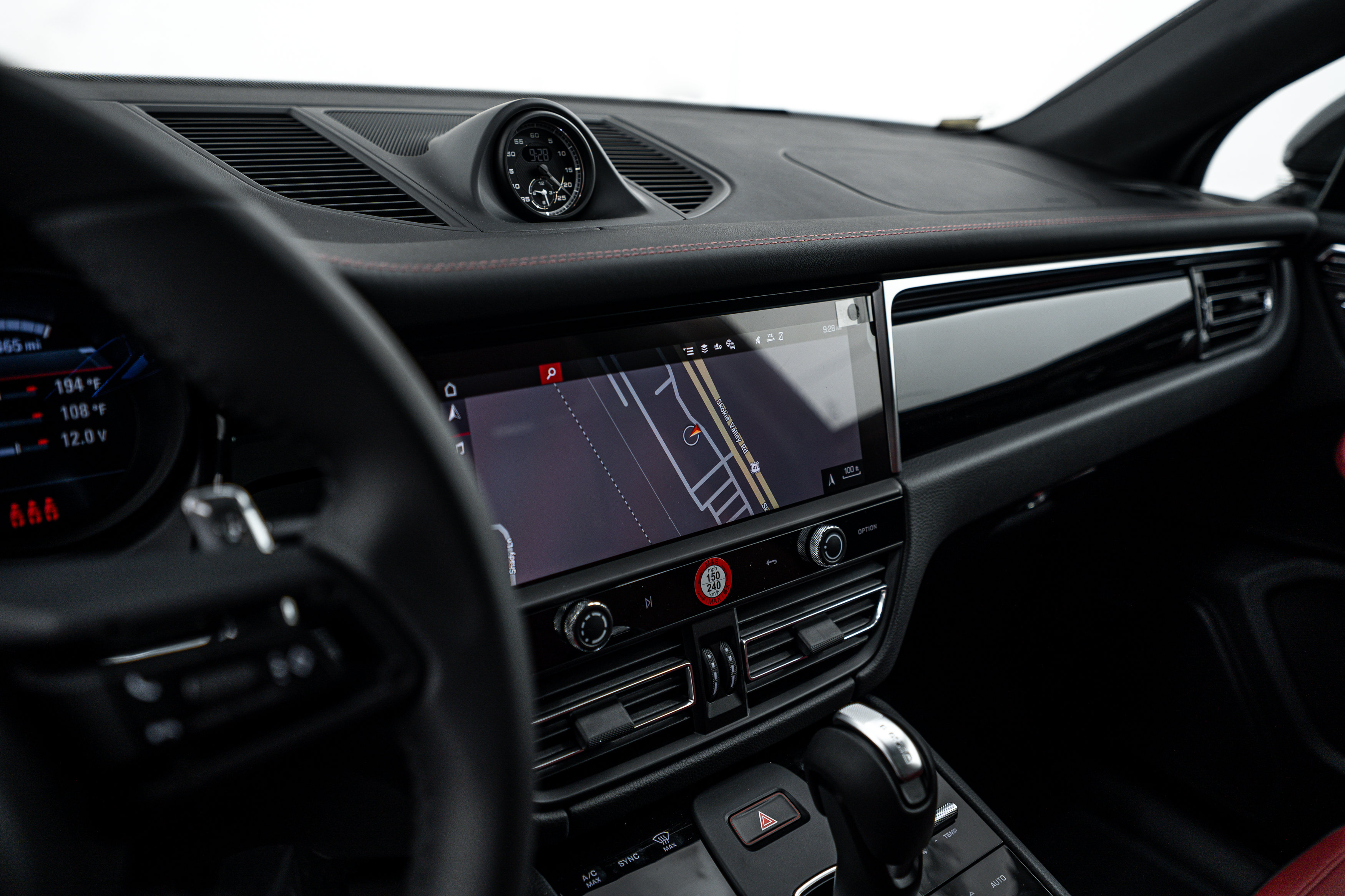 Certified 2026 Porsche Macan Turbo AWD/4WD image 15