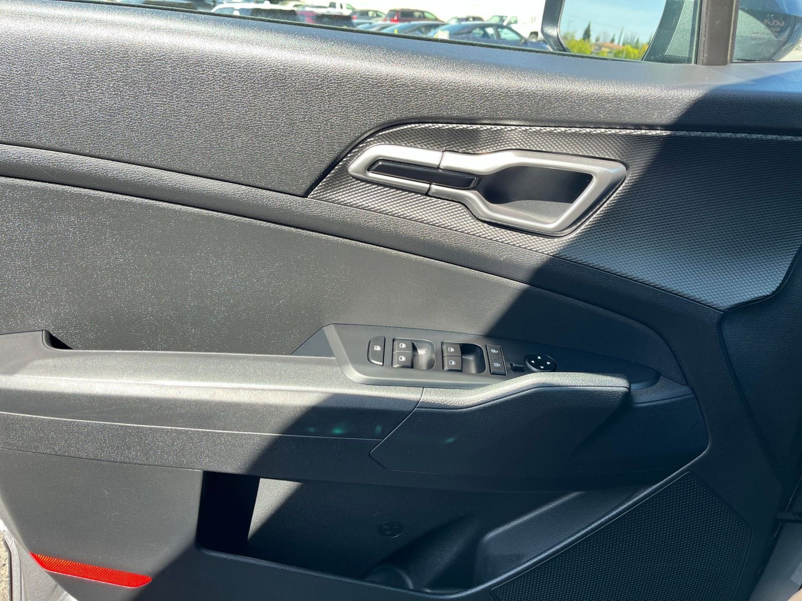 Used 2025 Kia Sportage LX image 18