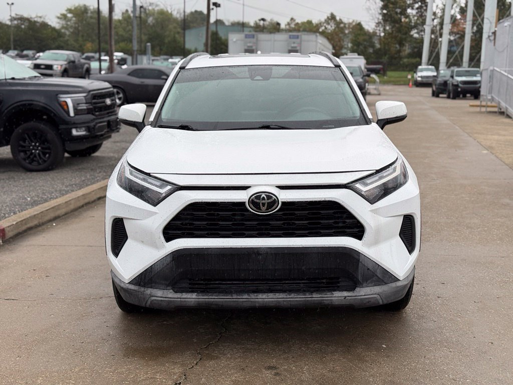 Used 2022 Toyota RAV4 XLE w/ Convenience Package FWD image 3
