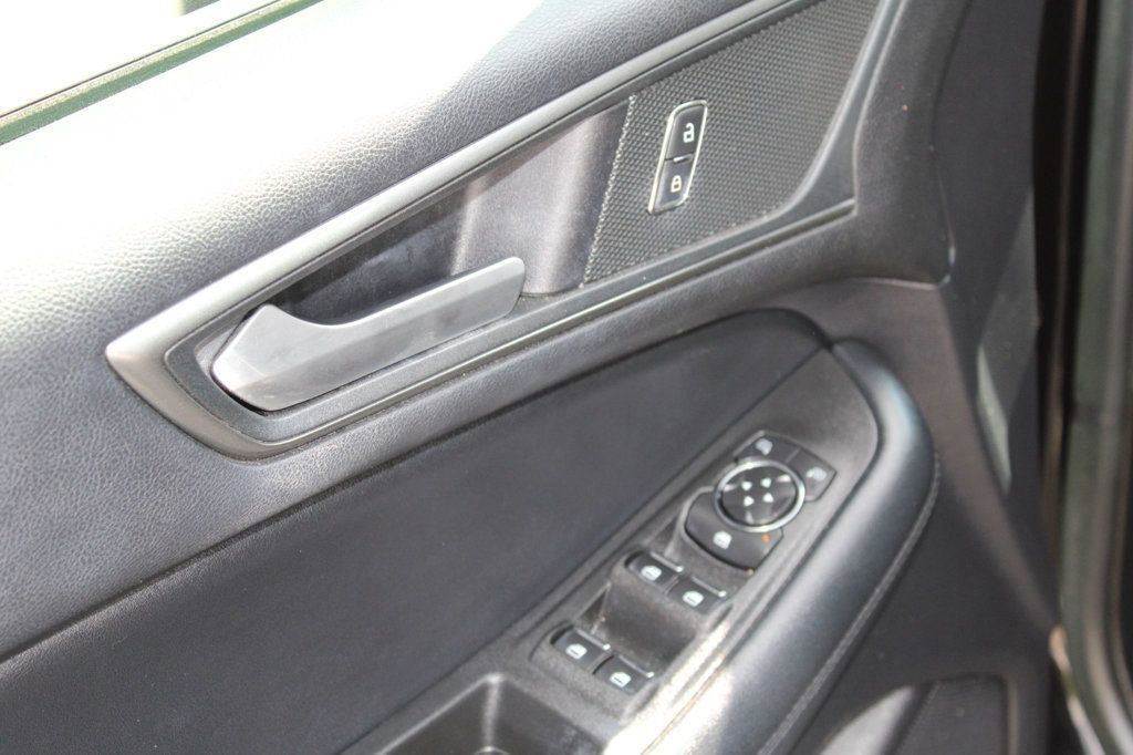 Used 2020 Ford Edge SE image 21