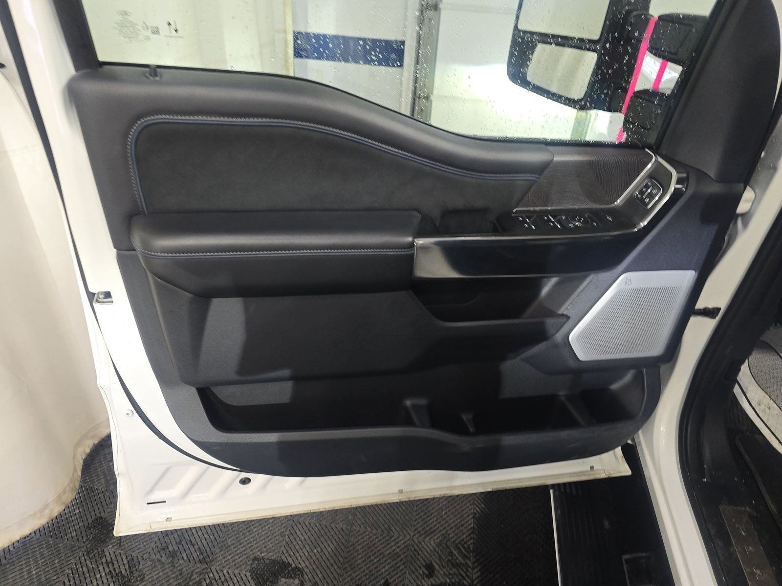 Used 2025 Ford F250 Platinum image 8