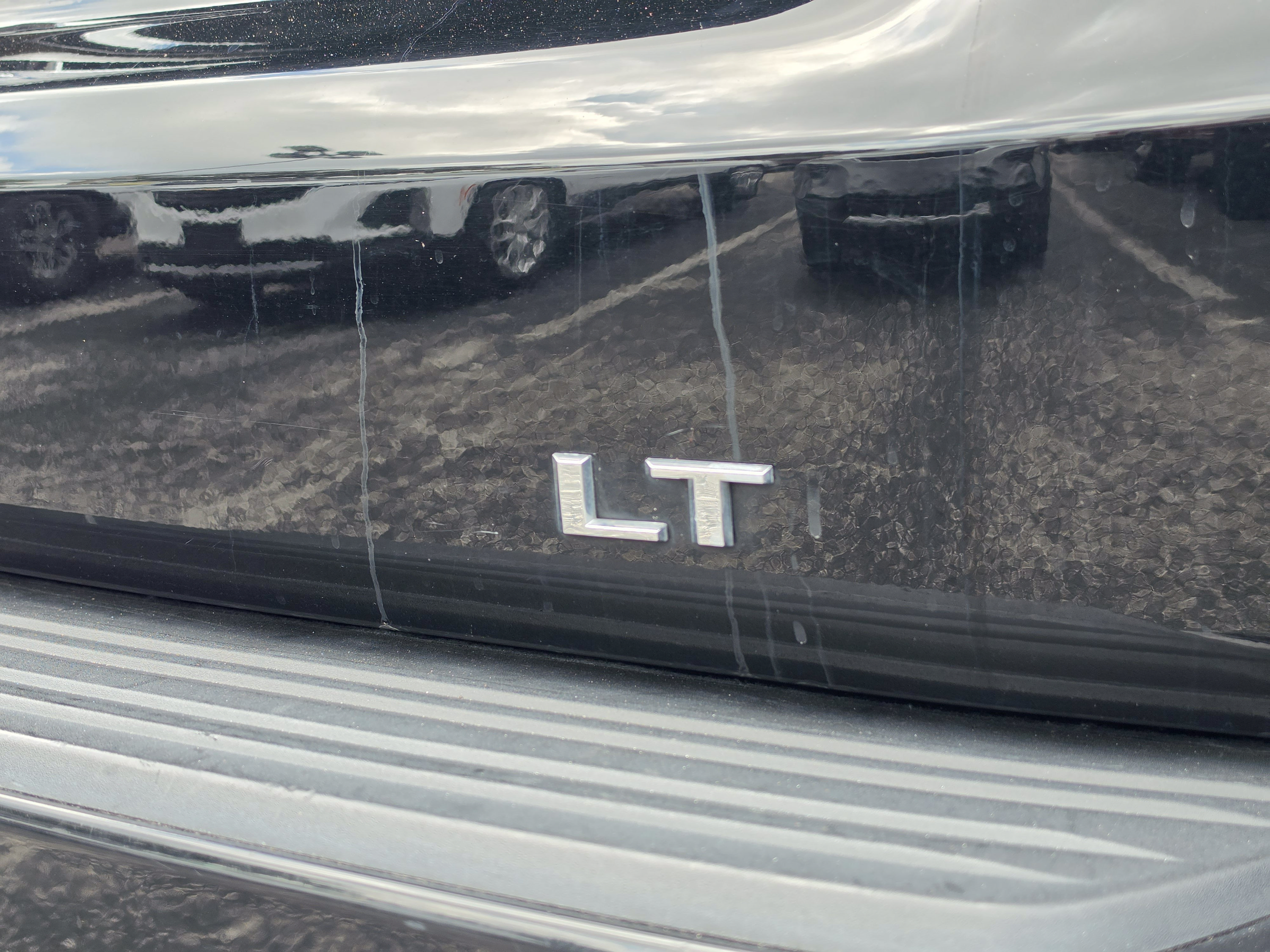 Used 2024 Chevrolet Suburban LT RWD image 40