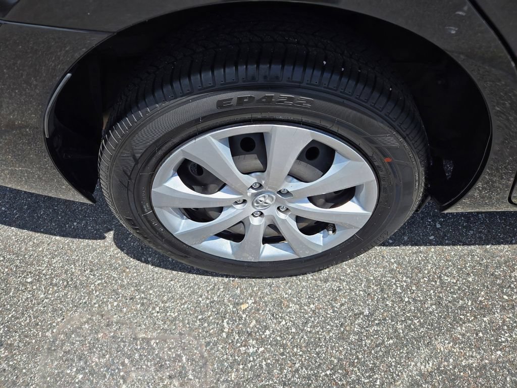 Used 2016 Toyota Corolla LE FWD image 12