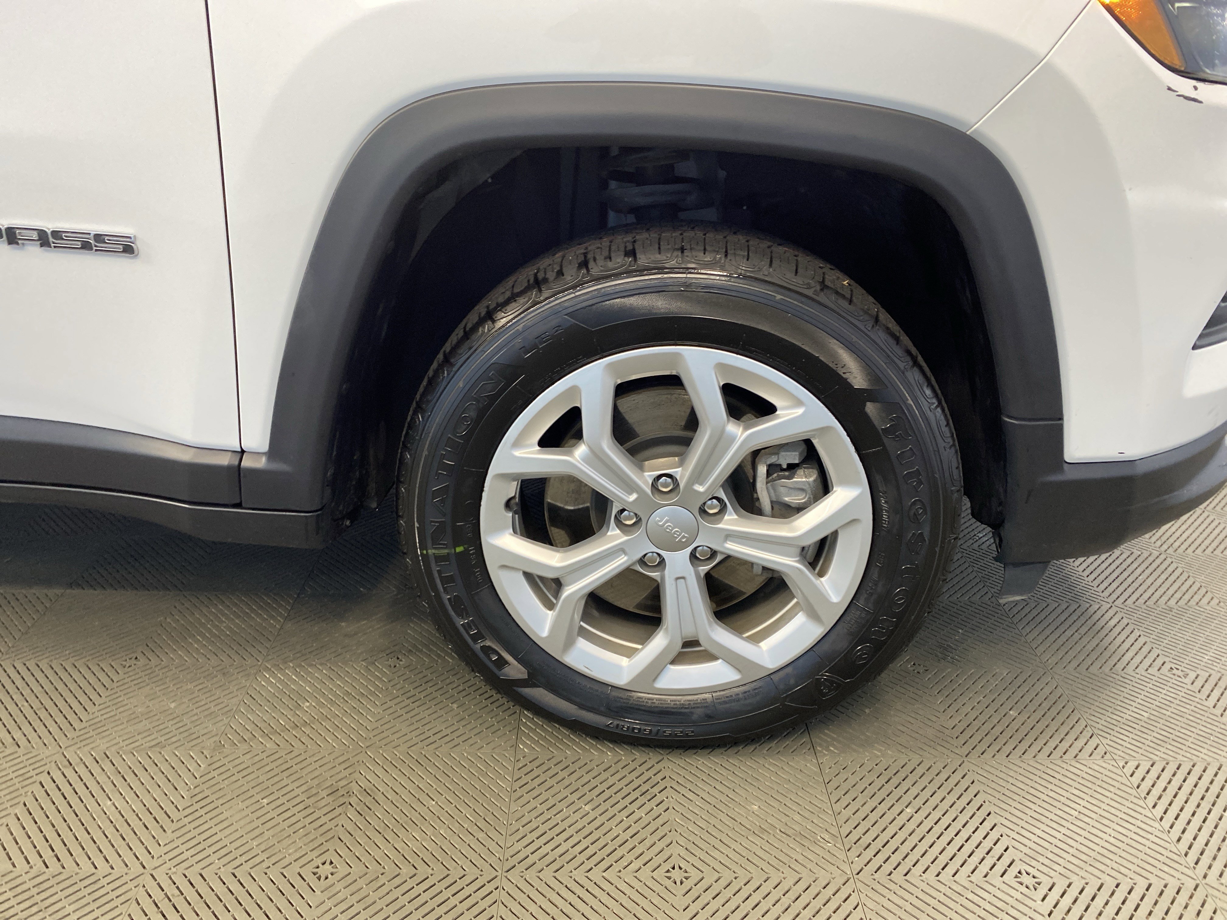 Certified 2024 Jeep Compass Latitude image 46