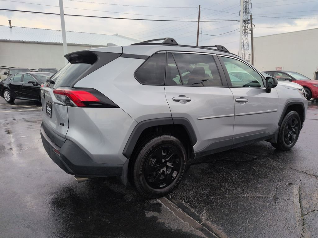 Used 2021 Toyota RAV4 LE image 5