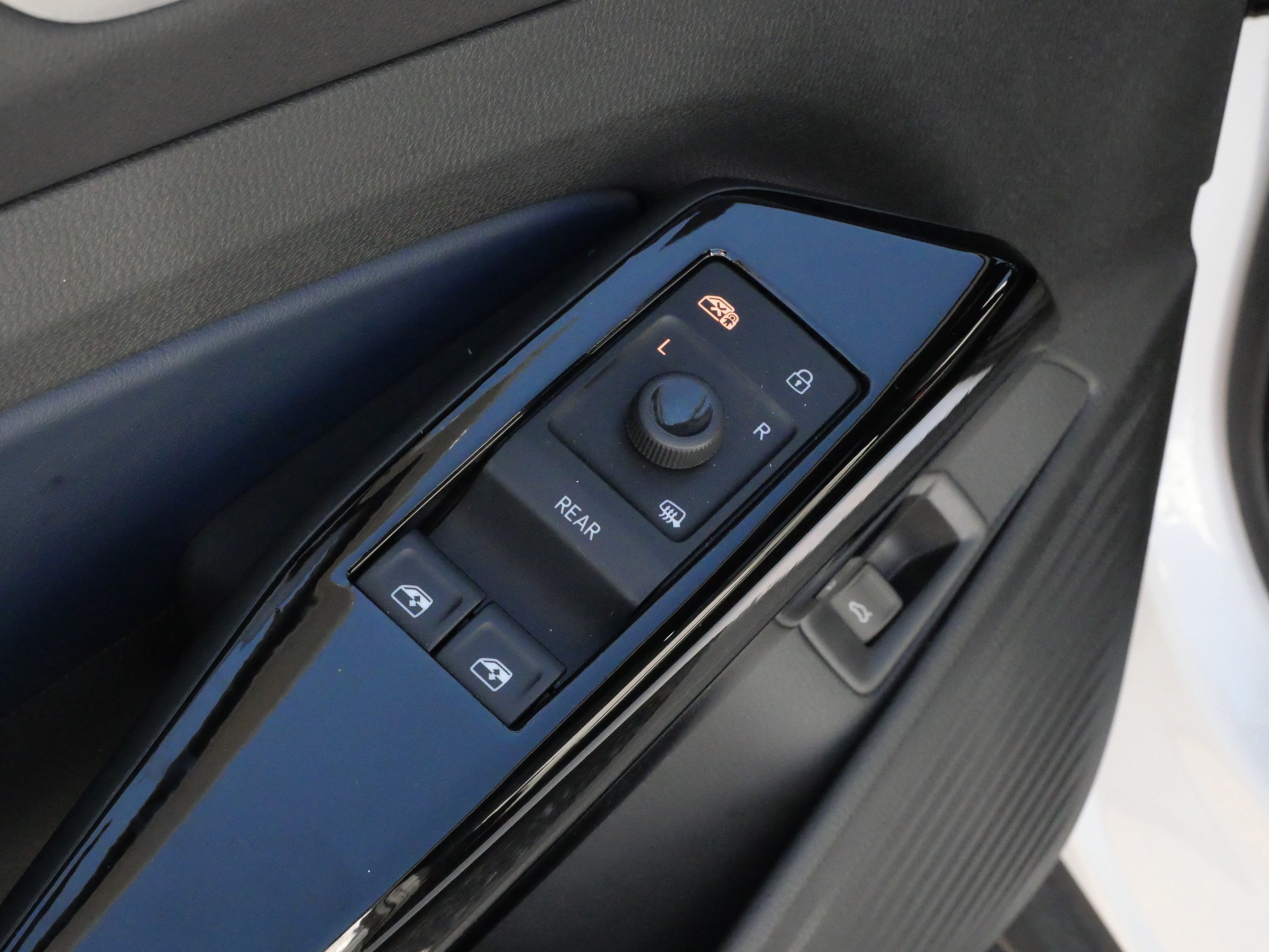 Certified 2025 Volkswagen ID.4 Pro S AWD/4WD image 19