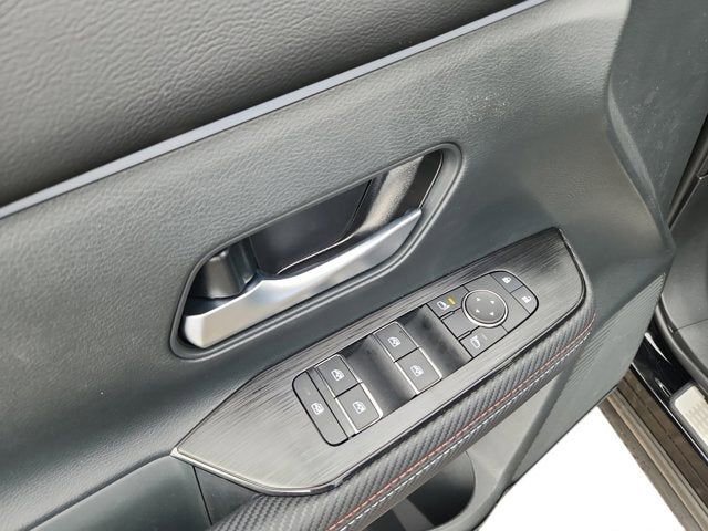 New 2025 Nissan Kicks SR w/ Illumination Package image 18