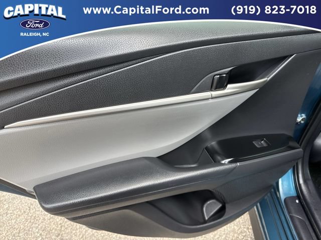 Used 2025 Toyota Camry SE w/ Convenience Package FWD image 17