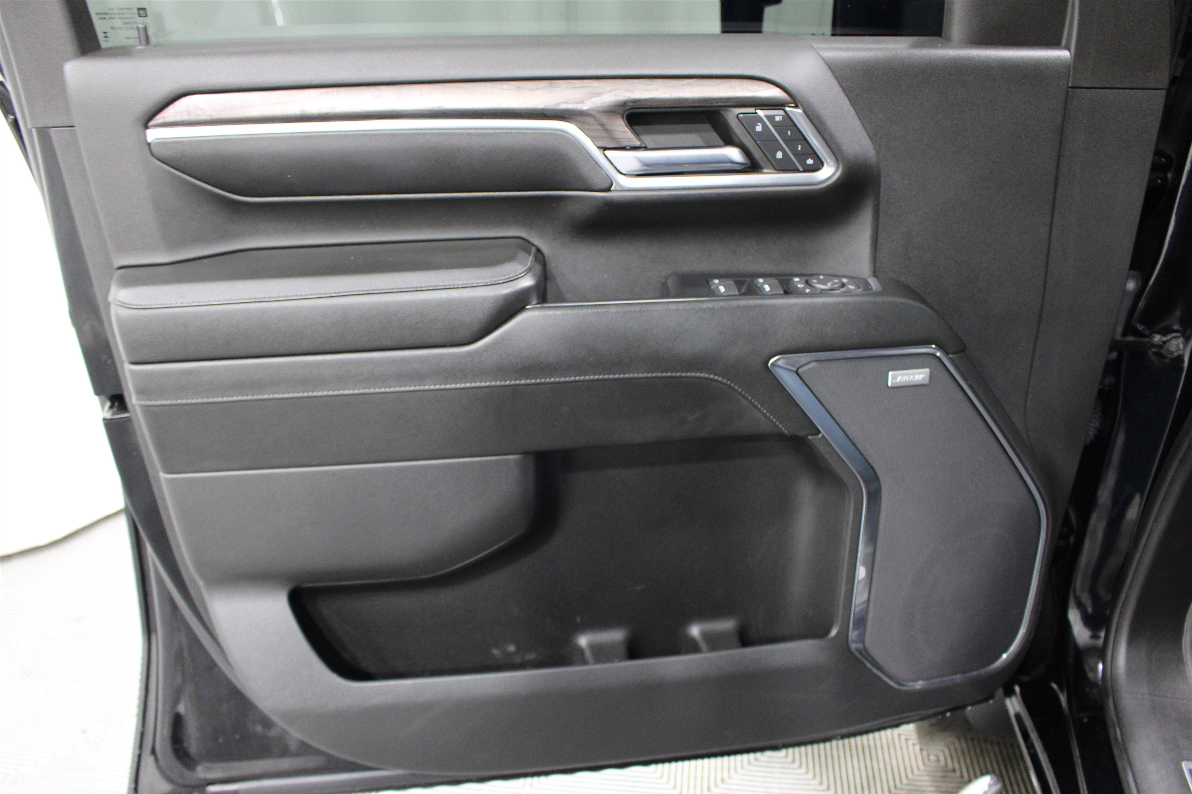 Used 2024 Chevrolet Silverado 2500 LTZ w/ LTZ Plus Package AWD/4WD image 6