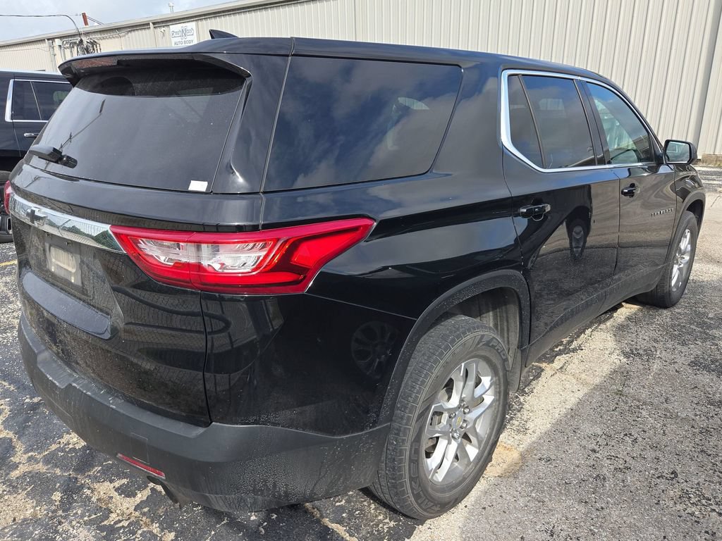 Used 2021 Chevrolet Traverse LS FWD image 2