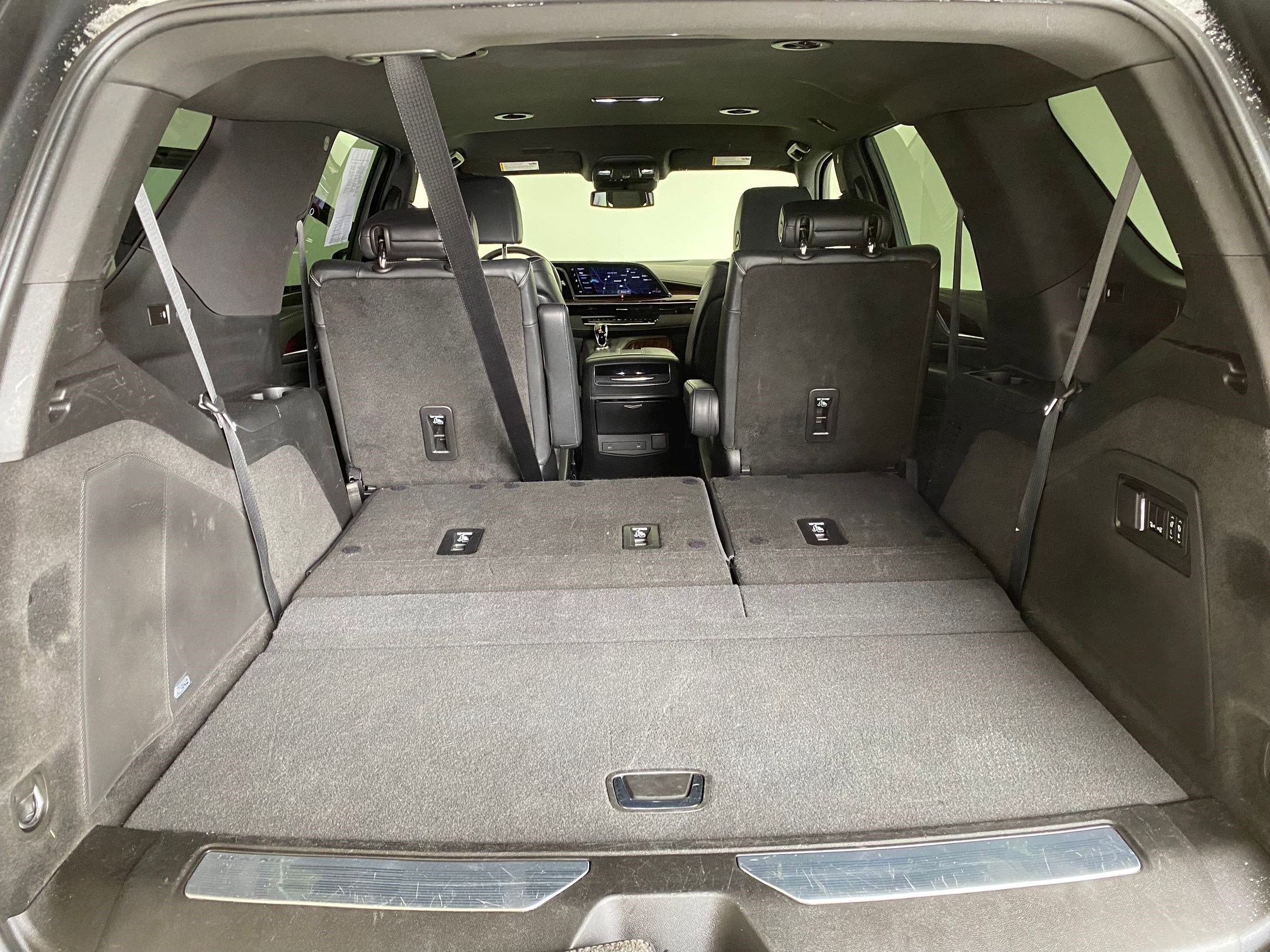 Used 2022 Cadillac Escalade Luxury image 31