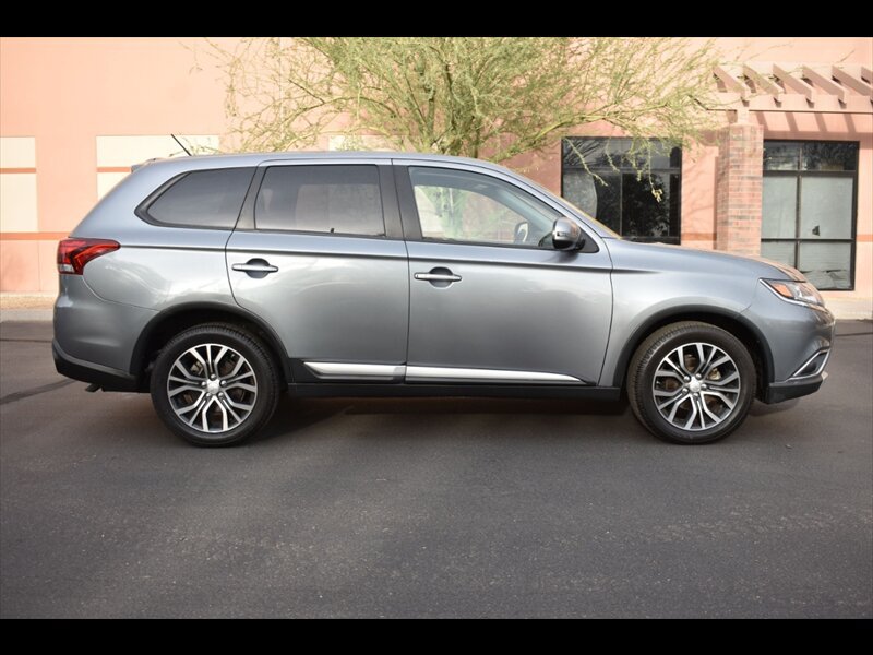 Used 2016 Mitsubishi Outlander SE FWD image 1