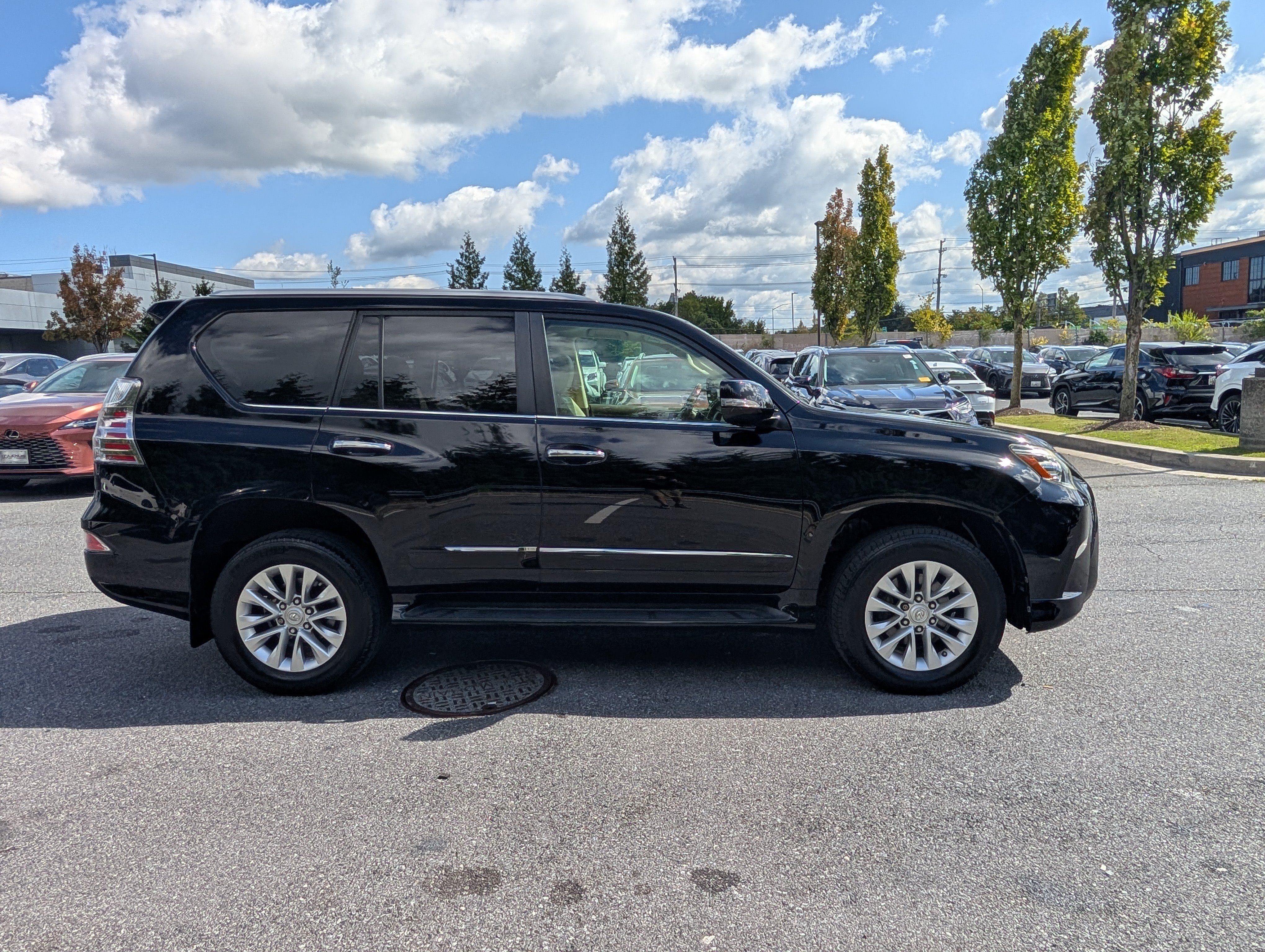 Used 2015 Lexus GX 460 w/ Premium Package AWD/4WD image 2