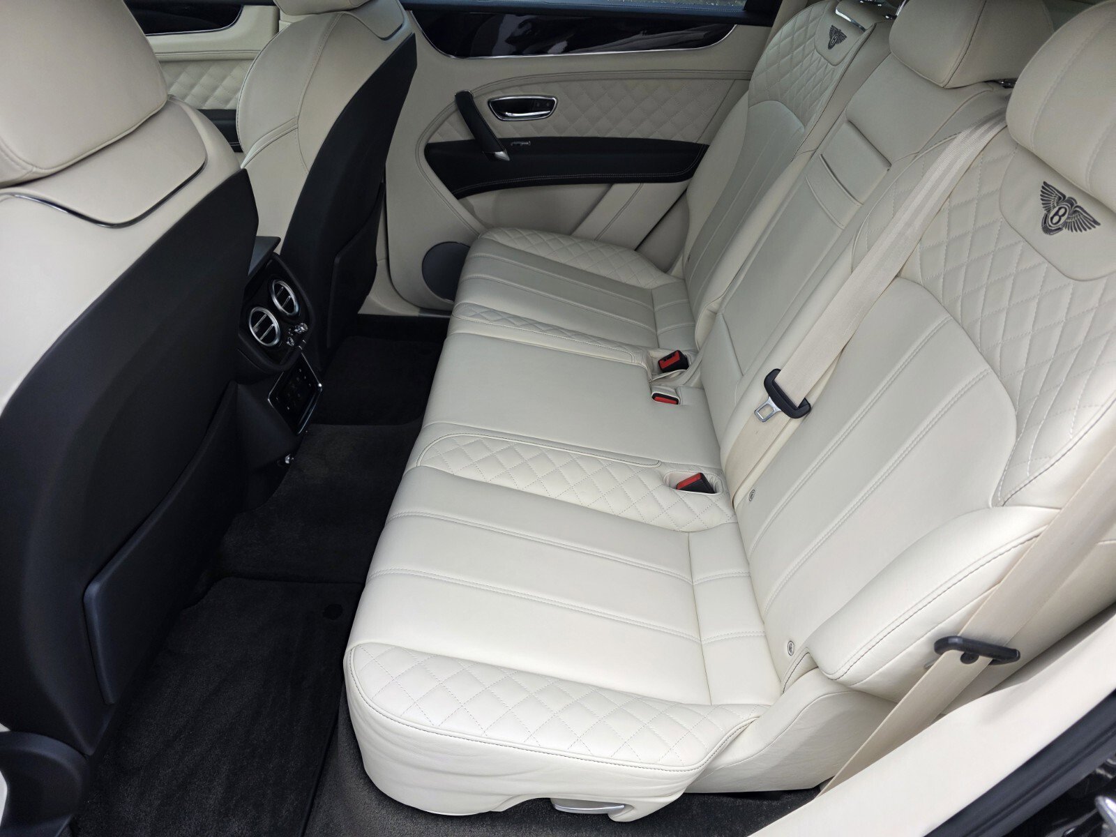 Used 2019 Bentley Bentayga image 14