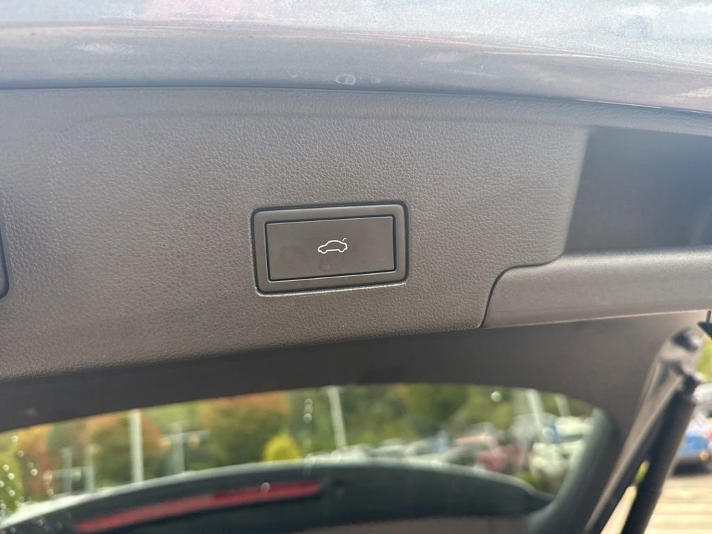 Used 2022 Volkswagen Atlas Cross Sport SE w/ Panoramic Sunroof Package image 31