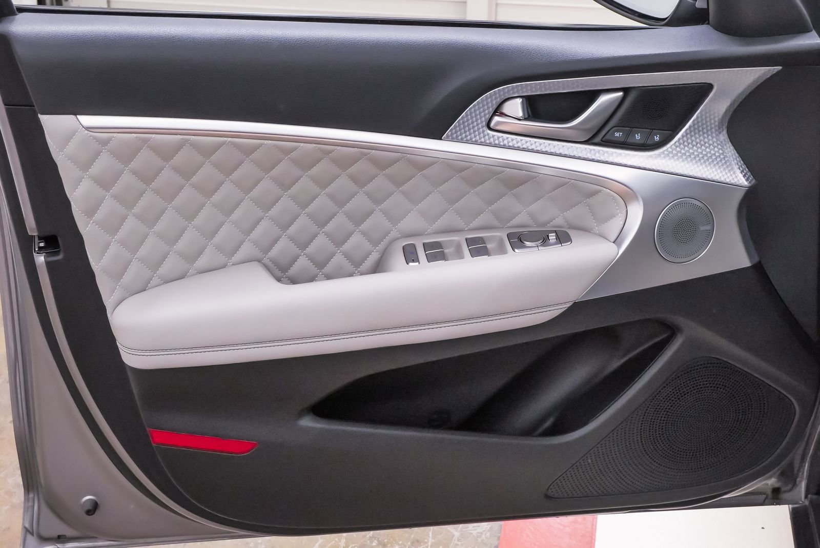 Certified 2022 Genesis G70 3.3T RWD image 25