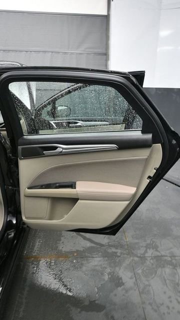 Used 2019 Ford Fusion SE image 19