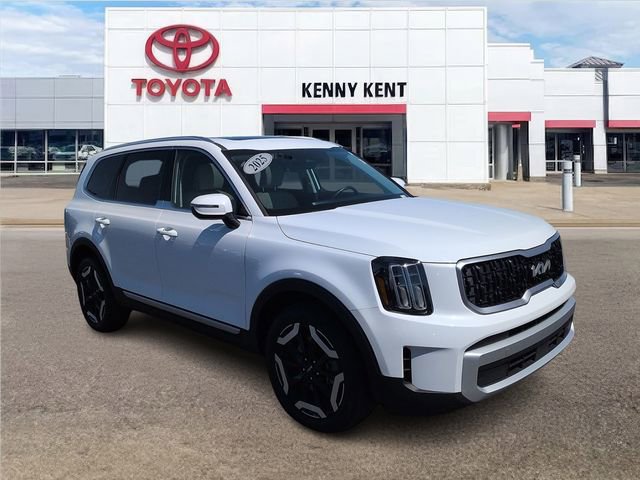 Used 2025 Kia Telluride EX w/ EX Captain's Chair Package