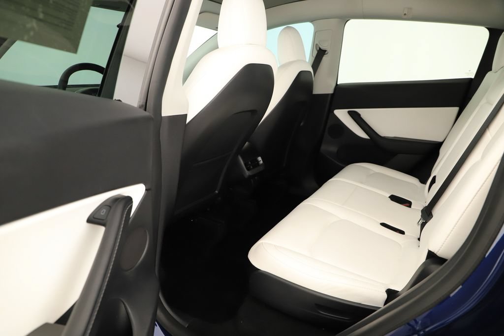Used 2021 Tesla Model Y Long Range AWD/4WD image 27