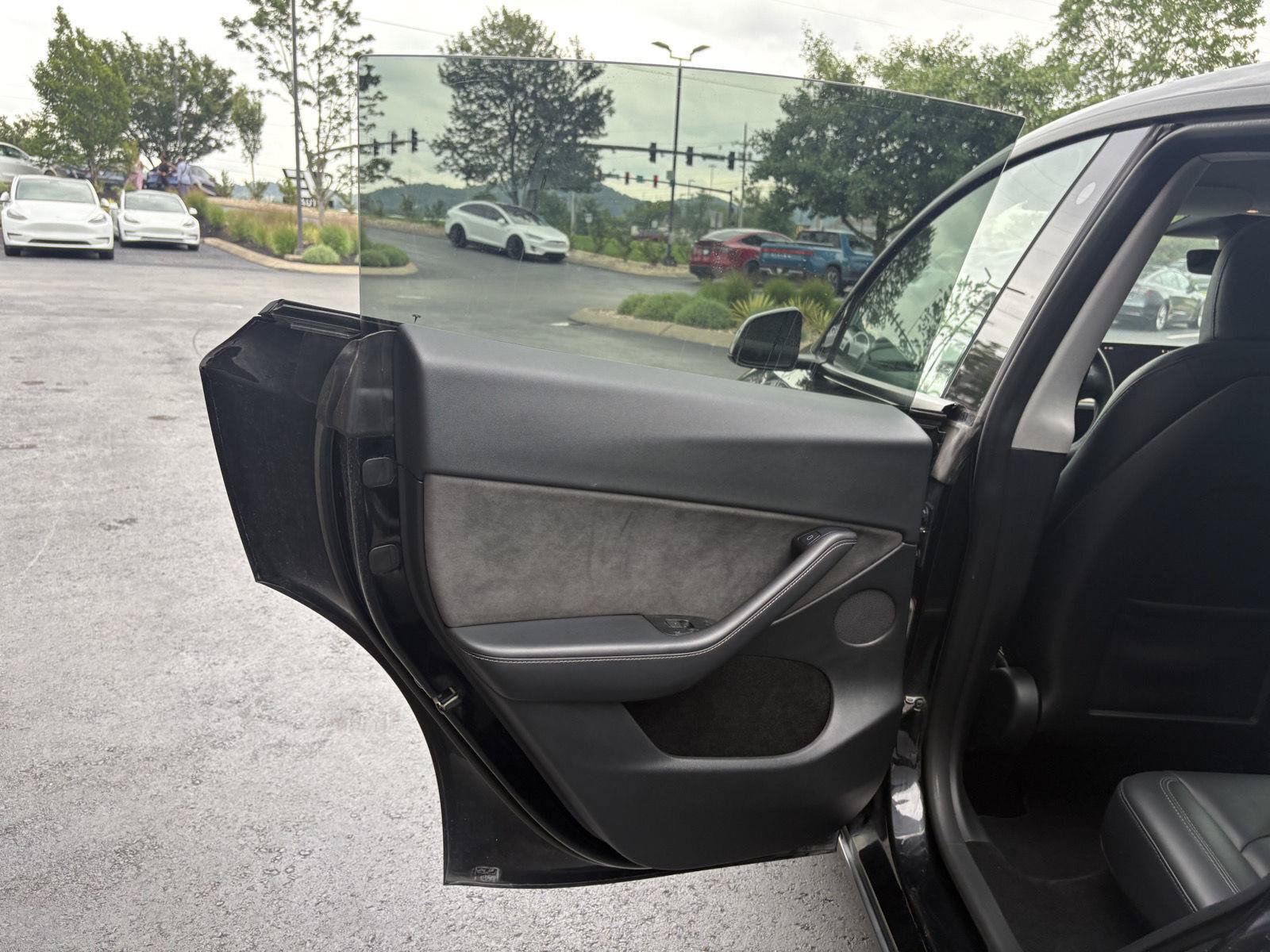Used 2023 Tesla Model Y Long Range AWD/4WD image 12