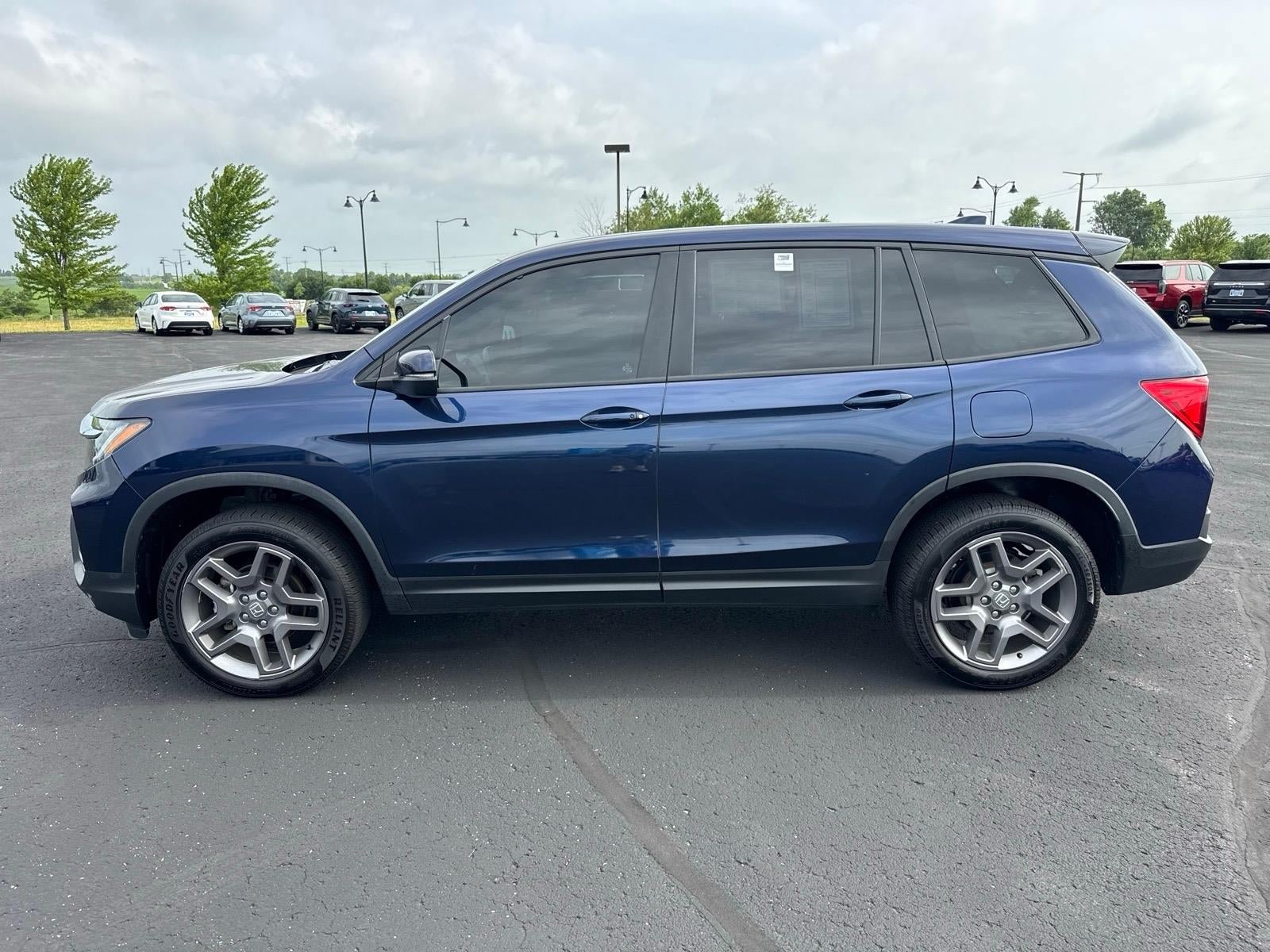 Used 2023 Honda Passport EX-L image 2
