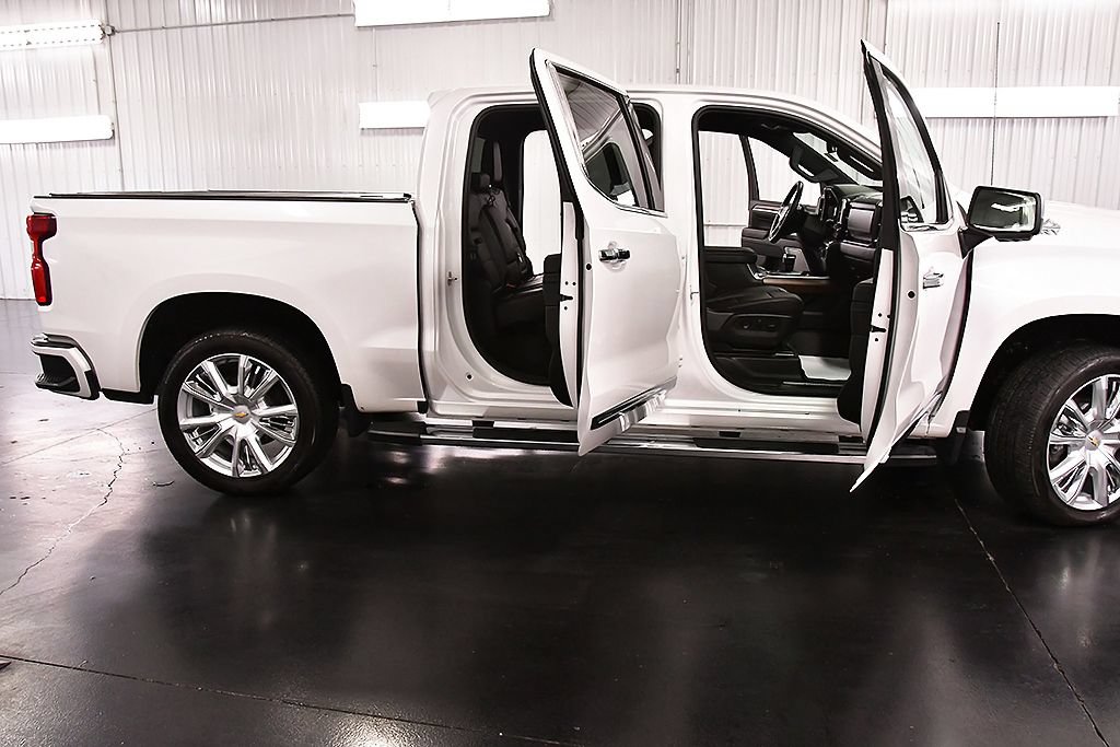 Used 2023 Chevrolet Silverado 1500 High Country w/ Technology Package AWD/4WD image 32