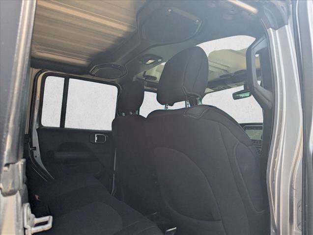 Used 2018 Jeep Wrangler Unlimited Sahara AWD/4WD image 14