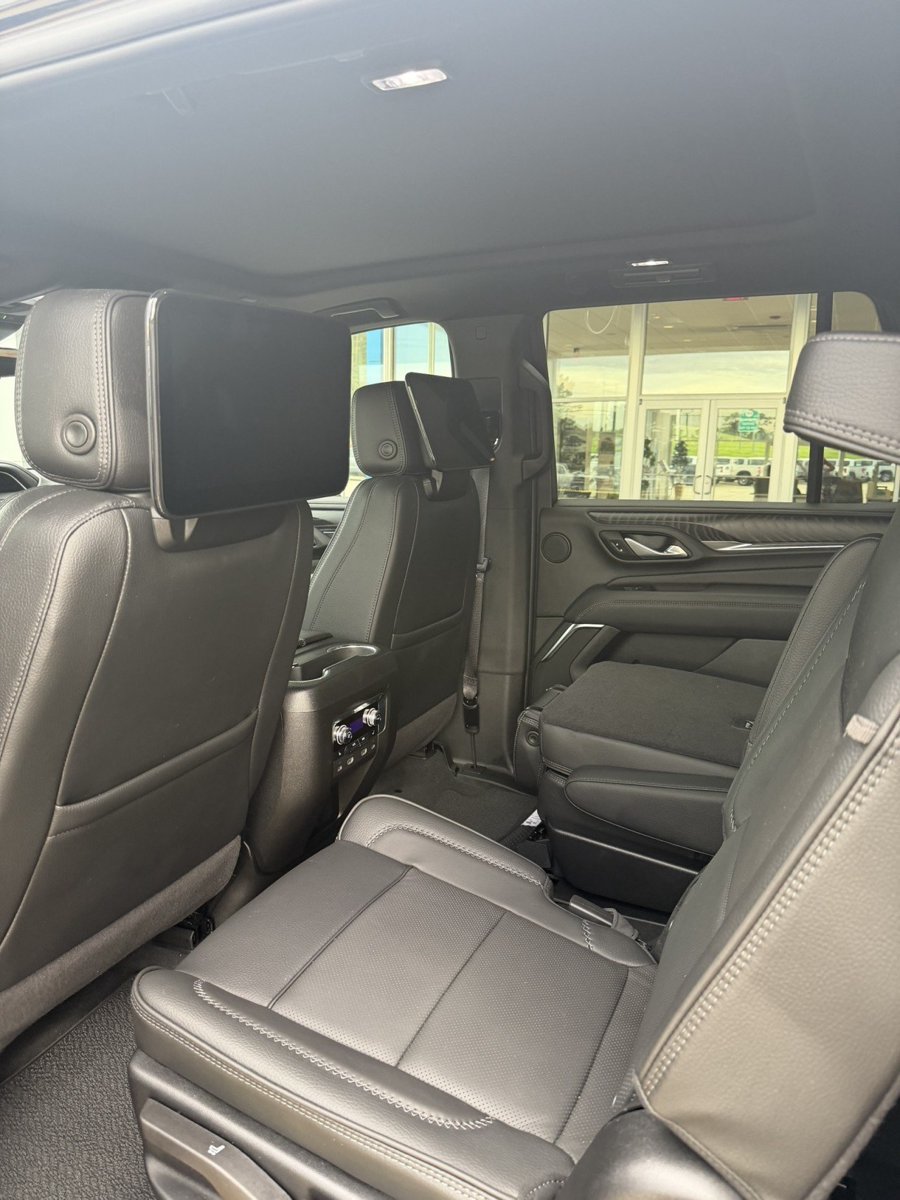 Used 2024 GMC Yukon Denali w/ Advanced Technology Package AWD/4WD image 9