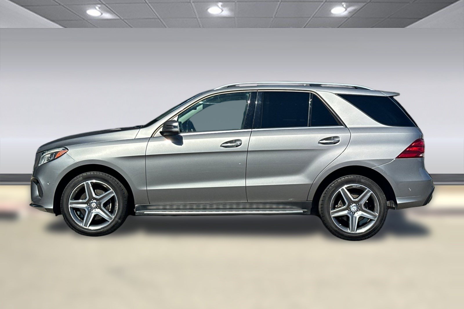 Used 2016 Mercedes-Benz GLE 400 4MATIC image 2