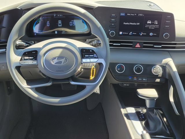 Certified 2026 Hyundai Elantra SE FWD image 6