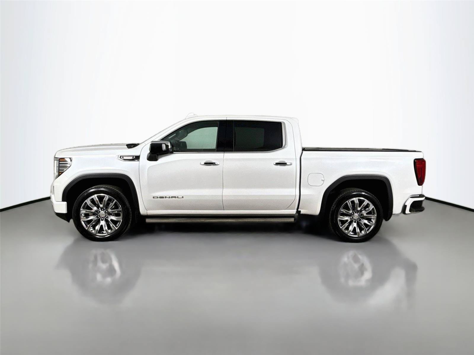 Used 2024 GMC Sierra 1500 Denali w/ Denali Reserve Package AWD/4WD image 6