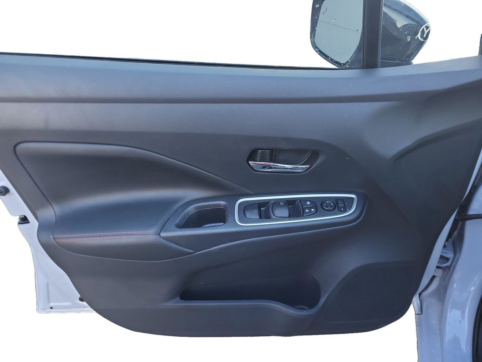New 2025 Nissan Versa SR w/ Trunk Package image 9