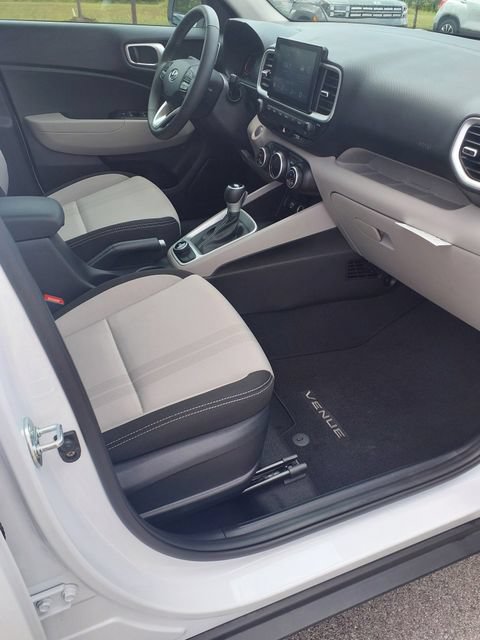 Certified 2025 Hyundai Venue SEL FWD image 26