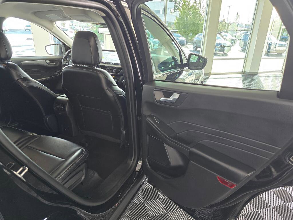 Used 2024 Ford Escape Platinum AWD/4WD image 38