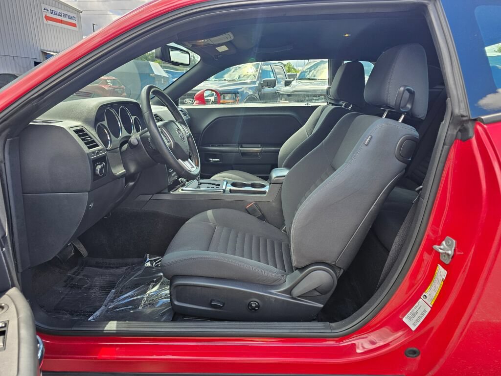 Used 2013 Dodge Challenger SXT RWD image 15