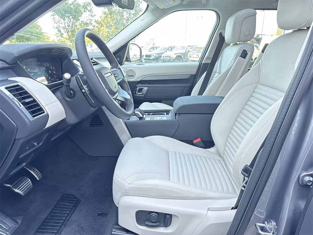 New 2026 Land Rover Discovery Limited Edition image 20