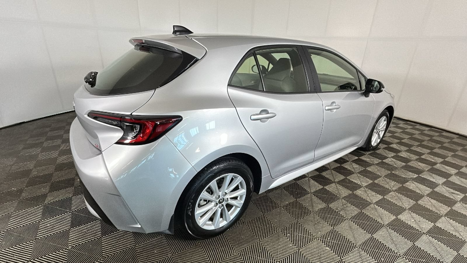 Used 2026 Toyota Corolla SE FWD image 3